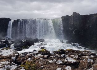 Öxarárfoss í fréttnæmri mynd. Breiður og þungur straumur