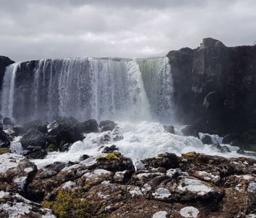 Öxarárfoss í fréttnæmri mynd. Breiður og þungur straumur