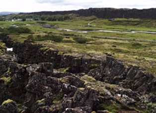 Þinghelgin séð frá Spönginni. Lögberg, Þingvallakirkja og Hótel Valhöll